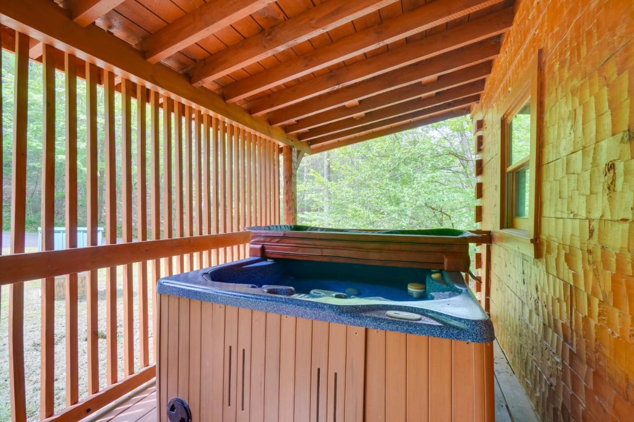 Cabin With Hot Tub About 6 Mi To Downtown Gatlinburg! Ngoại thất bức ảnh